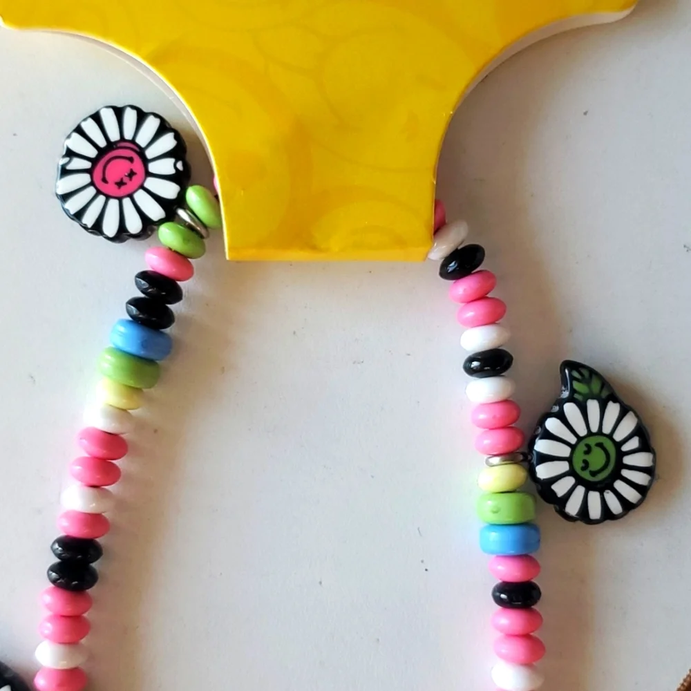 SmileyWorld NWT Take the‎ Time To Smile Beaded Flower Bracelet Adjustable